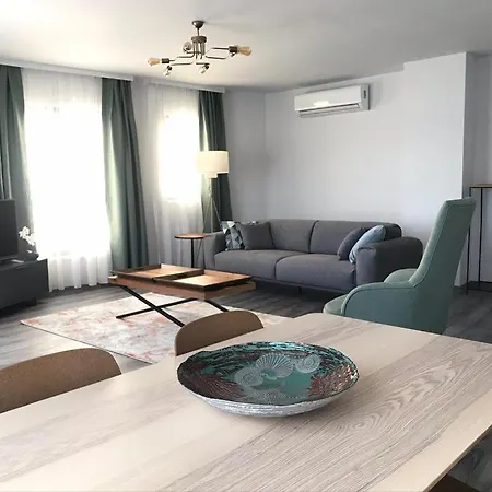 Modern Near Beach In 马尔马里斯